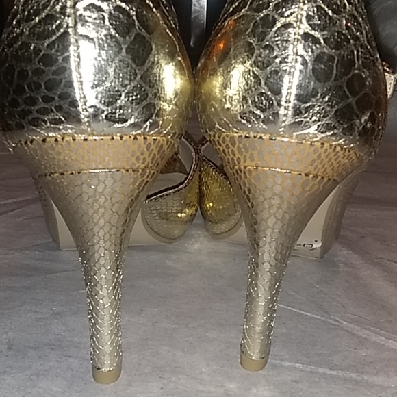 🌺STEVE MADDEN🌺 GOLD🌺 SMAKESKIN 🌺HEELS - Picture 5 of 5